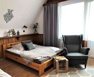 Отели типа «постель и завтрак» Marina Zakopane Закопане Cемейный номер с собственной ванной комнатой-1