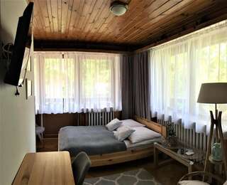 Отели типа «постель и завтрак» Marina Zakopane Закопане Cемейный номер с собственной ванной комнатой-10